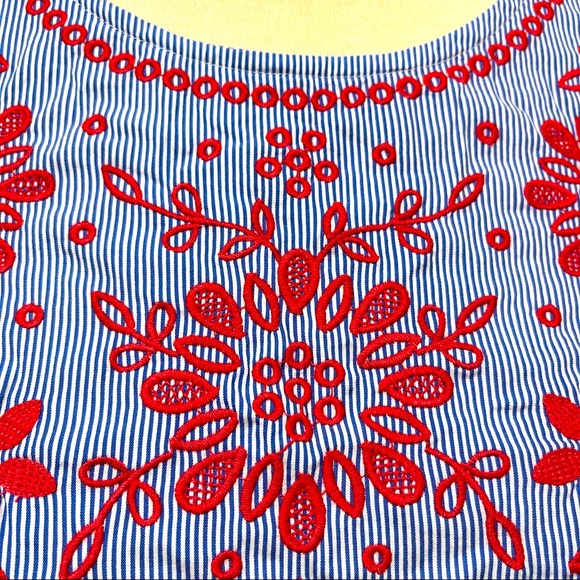 🌈 Beautiful Embroidered flowers top - Picture 9 of 12